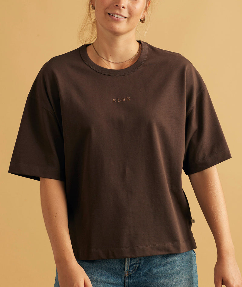 11066 | LOVE PURE EMB THILDA HEAVY TEE | DARK OAK