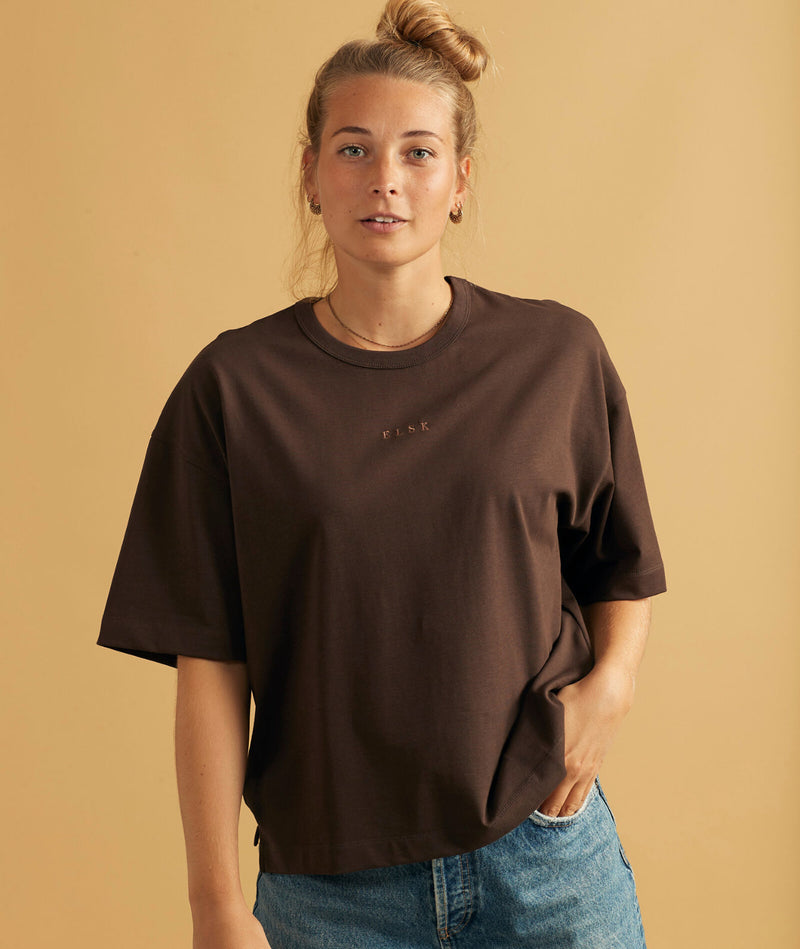 11066 | LOVE PURE EMB THILDA HEAVY TEE | DARK OAK