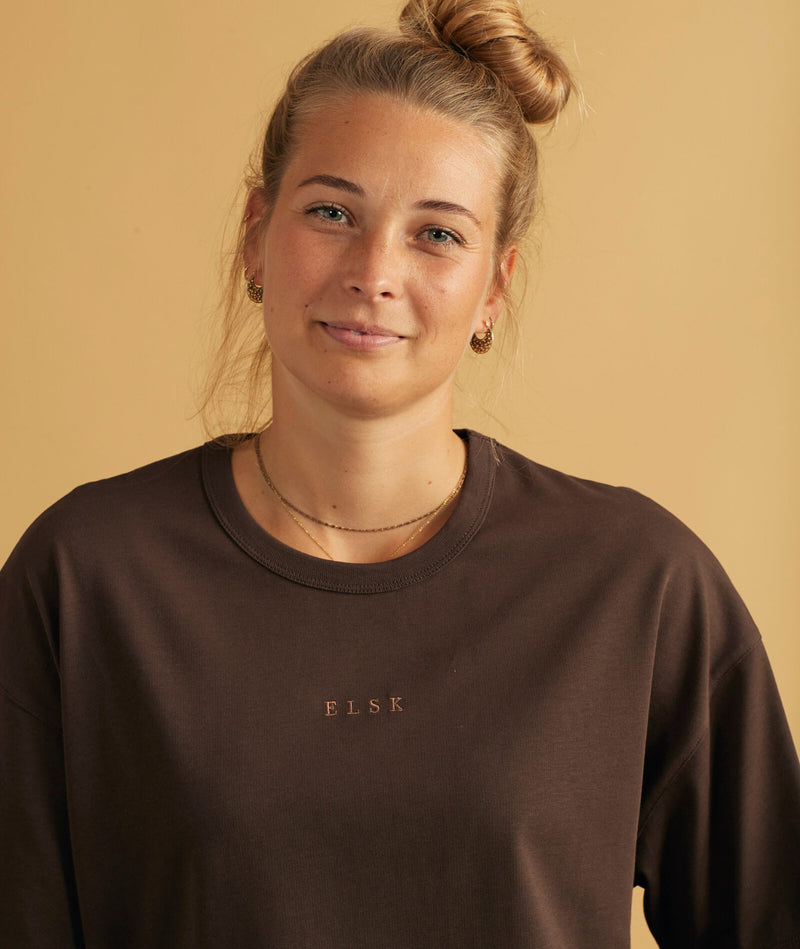 11066 | LOVE PURE EMB THILDA HEAVY TEE | DARK OAK