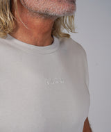 01080 | ELSK® PURE EMB TUNG MEN'S TEE | VAPOR GREY
