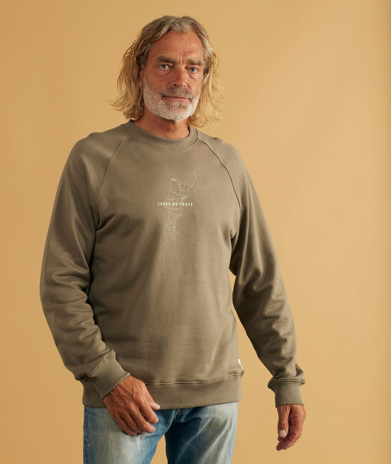 02044 | ELSK MAP TVÆRS MEN'S CREWNECK | SMOKEY OLIVE