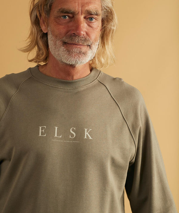 02045 | ELSK® PURE TVÆRS MEN'S CREWNECK | SMOKEY OLIVE