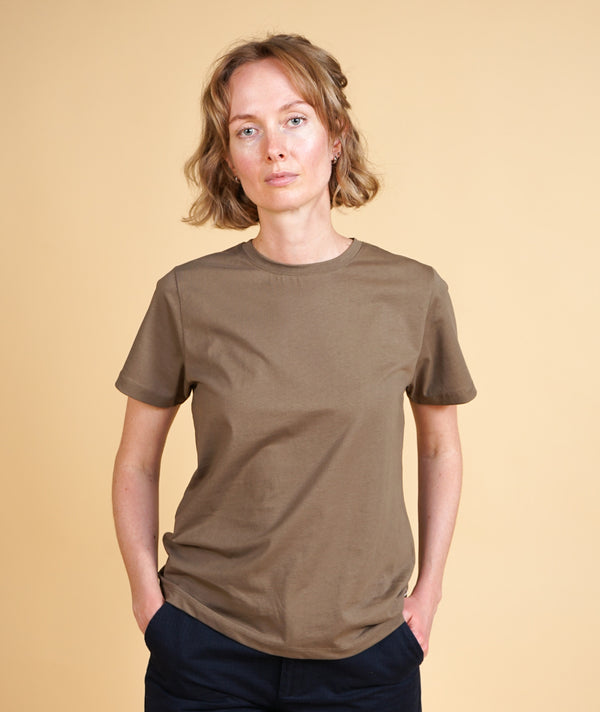 WOMEN'S ESSENTIAL T-SHIRT