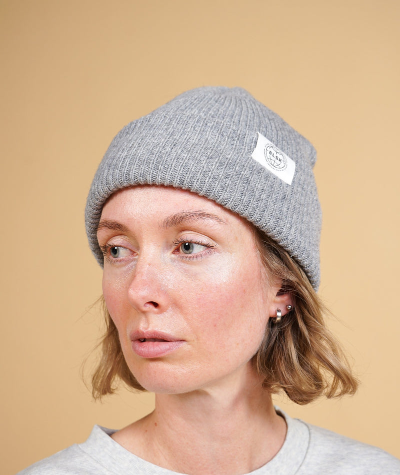 GLOBE STATEMENT BEANIE