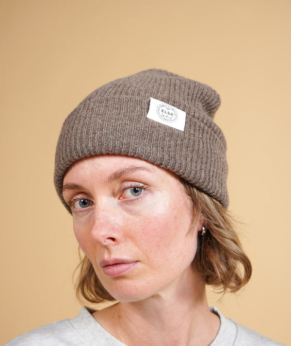 GLOBE STATEMENT BEANIE