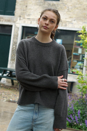 ROUNDNECK WOMEN'S RECYCLED WOOL KNIT