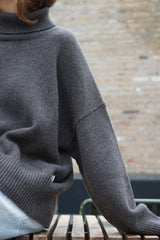 HIGHNECK WOMEN'S RECYCLED WOOL KNIT