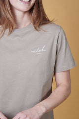 SIGNED BASIC WOMEN'S CASUAL T-SHIRT
