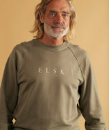 02045 | ELSK® PURE TVÆRS MEN'S CREWNECK | SMOKEY OLIVE