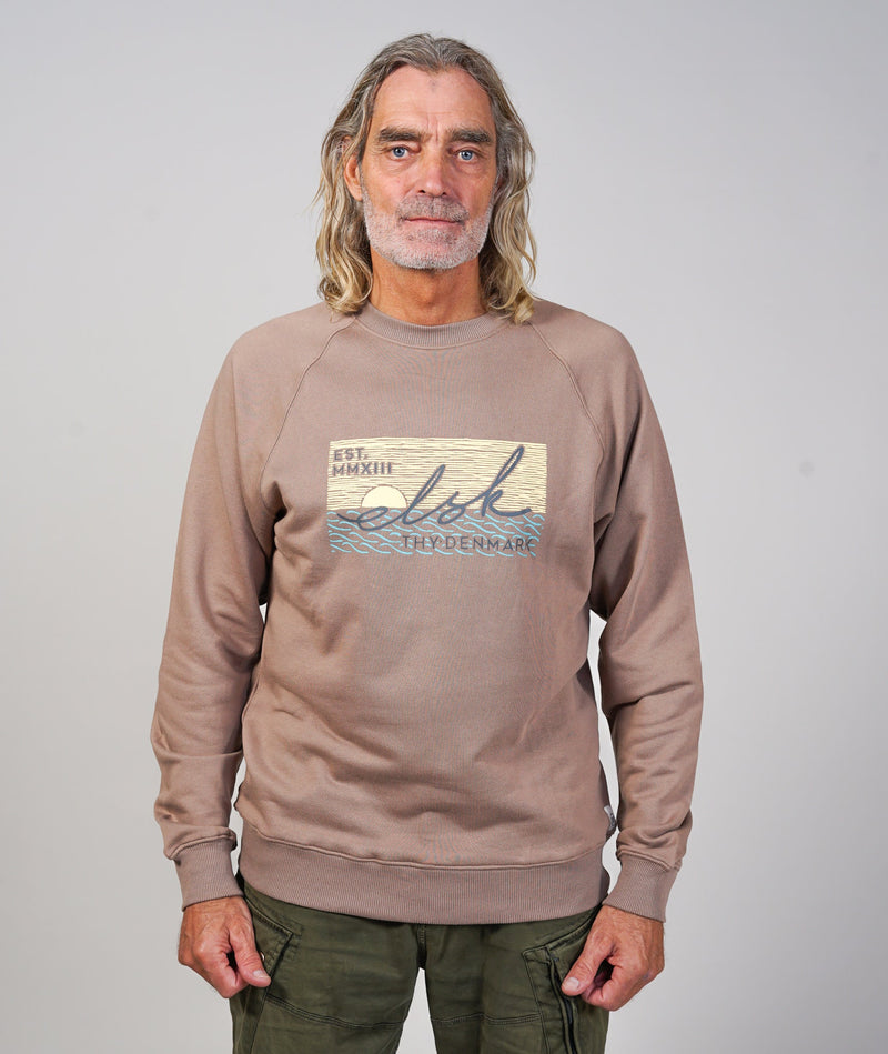 RE.ELSK 02019| ELSK® SUNSIGN22 TVÆRS MEN'S CREWNECK | TAUPE BROWN