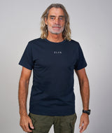 01081 | ELSK® PURE EMB TUNG MEN'S TEE | DARK NAVY