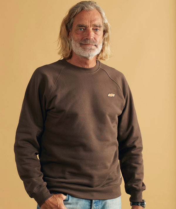 02037 | ELSK TECH PCH TVÆRS MEN'S CREWNECK | DARK OAK