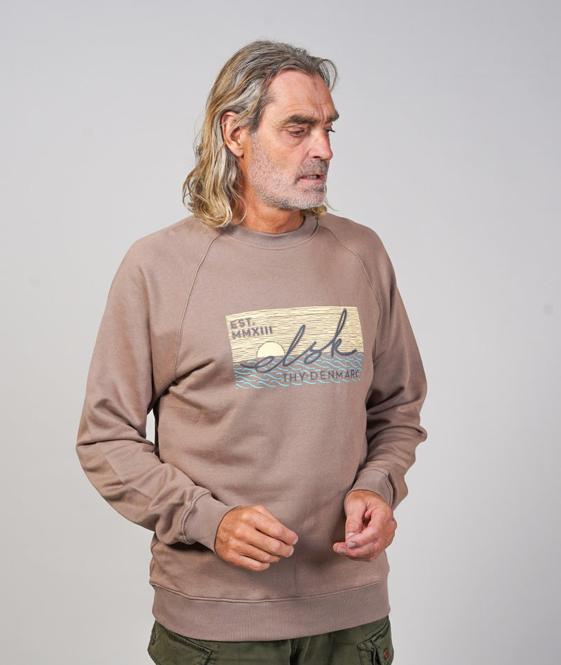 02019| ELSK® SUNSIGN22 TVÆRS MEN'S CREWNECK | TAUPE BROWN