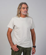 01080 | ELSK® PURE EMB TUNG MEN'S TEE | VAPOR GREY