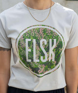 11010 | ELSK® LYNG LOGO WOMEN'S TEE | DRIFT MAPLE