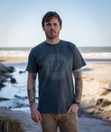 2337 | ELSK® SEA LOGO ESSENTIAL BRUSHED MEN'S TEE  | STONE GREEN