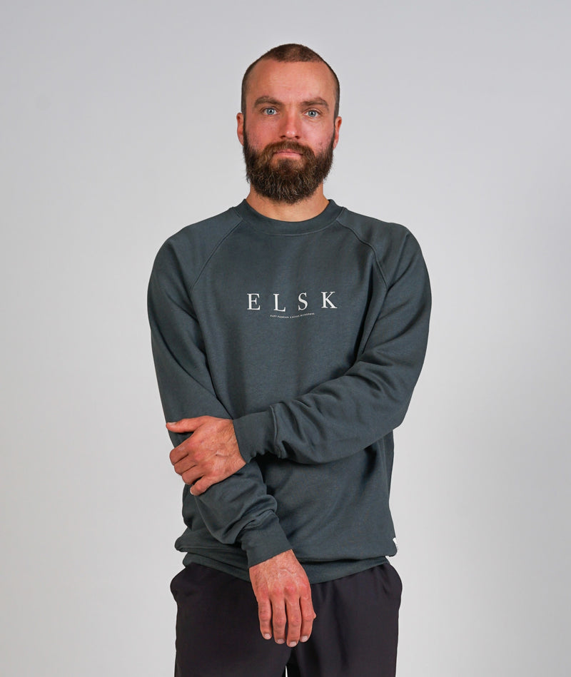 2365 | ELSK® PURE TVÆRS MEN’S SWEATSHIRT | STONE GREEN