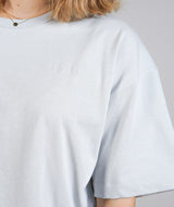 11018 | ELSK® PURE EMB THILDA TUNG TEE | SEA GREY