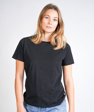 WOMEN'S ESSENTIAL T-SHIRT