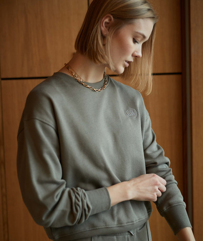 12006 | ELSK® ROUND LOGO EMB ØRUM WOMEN'S SWEATSHIRT | SMOKEY OLIVE