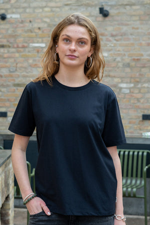 BASIC WOMEN'S CLASSIC T-SHIRT