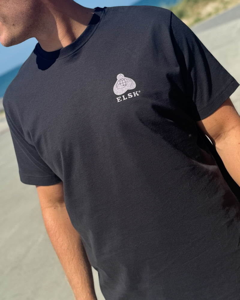 MØDREHJÆLPEN X ELSK MEN'S T-SHIRT