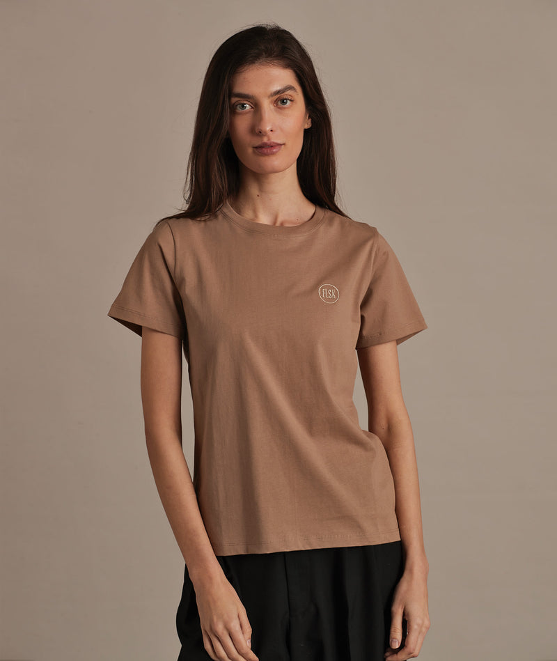 11035 | ELSK® ROUND LOGO EMB WOMEN'S ESSENTIAL TEE  | TAUPE BROWN