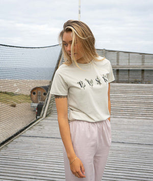 11011 | ELSK® PORSE LOGO WOMEN'S TEE | DRIFT MAPLE
